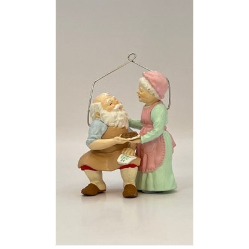 Hallmark Keepsake Ornament Mr. and Mrs. Claus Series Homecooking Dated 1987